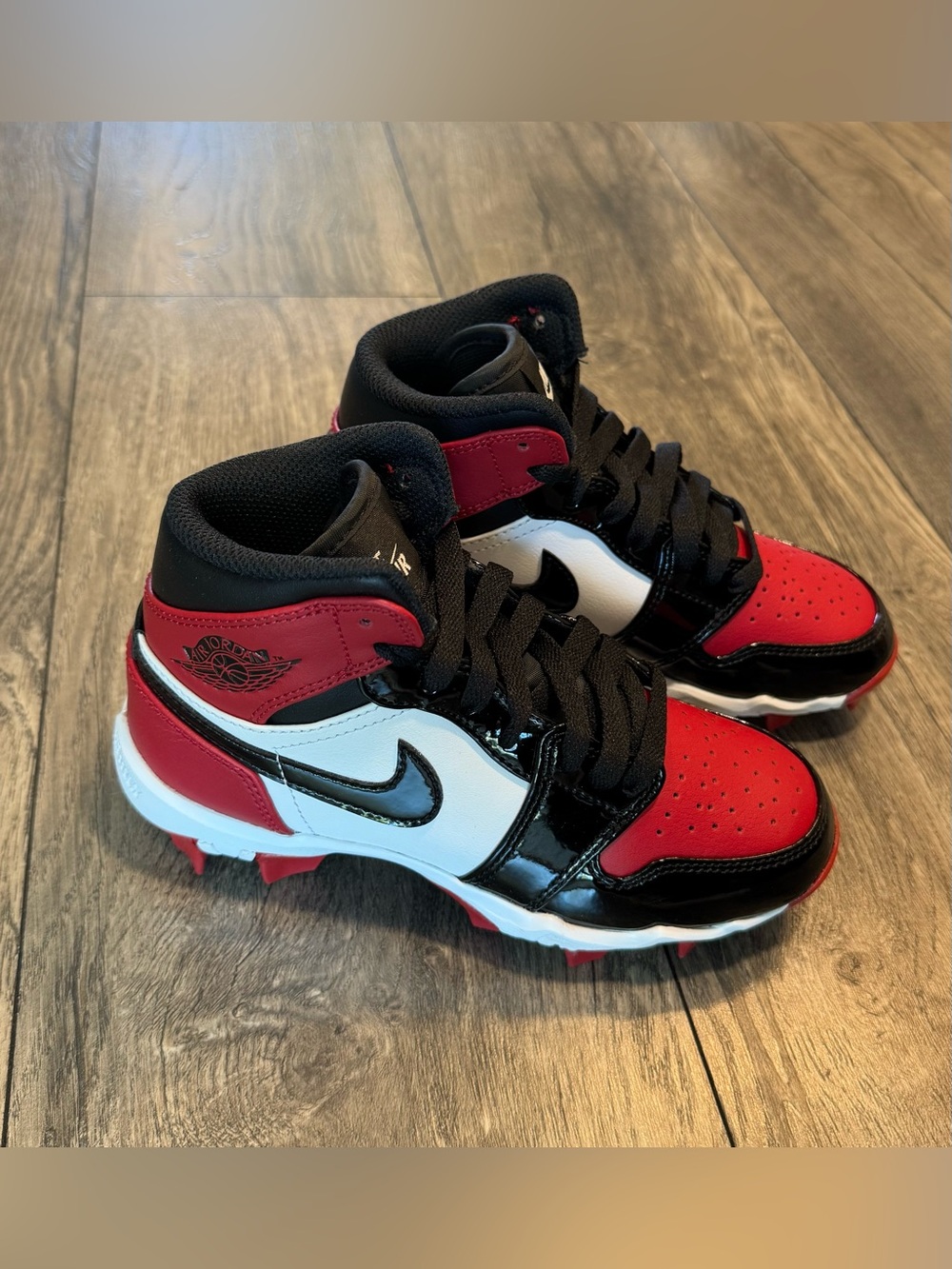 Jordan 1 Mid Youth Cleats Patent Bred Toe Red Black White Size 1Y